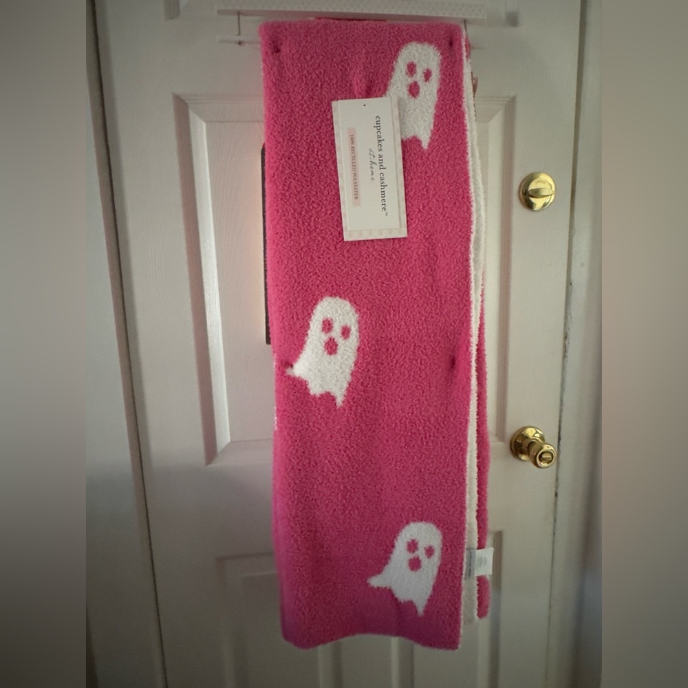 Cupcake & Cashmere Viral Pink Oversized Ghost Blanket 👻